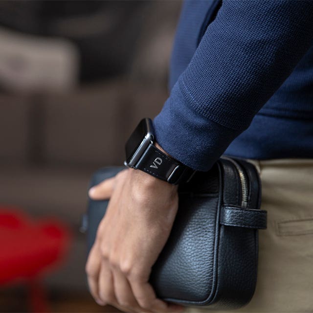 Apple Watch 38 mm ranneke – klassinen - Musta - Kasvisparkittu nahka